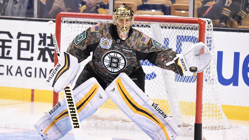 Tuukka Rask otti lämpöä armeijan väreissä.