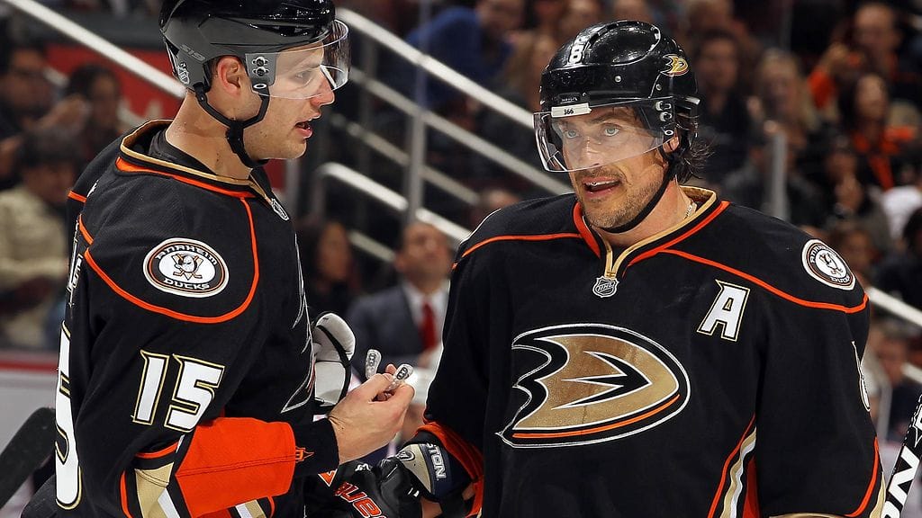 Ryan Getzlaf ja Teemu Selänne Anaheimin paidassa helmikuussa 2012.