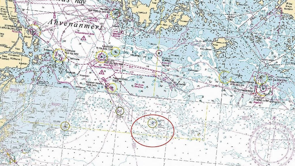 Kuvassa epäillyn alueloukkauksen tapahtumapaikka on merkitty punaisella ympyrällä Ahvenanmaan eteläpuolella.