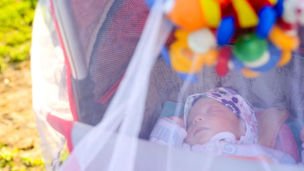 Oikean vauvan näköinen Reborn-nukke kuuluu netissä leviävään roolileikki-ilmiöön.