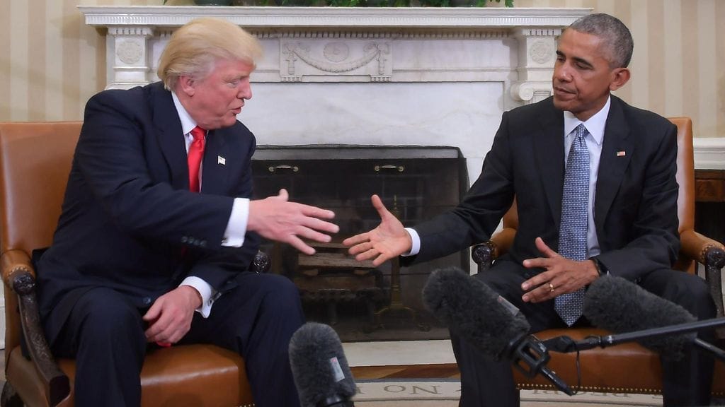 Trump kättely Obama