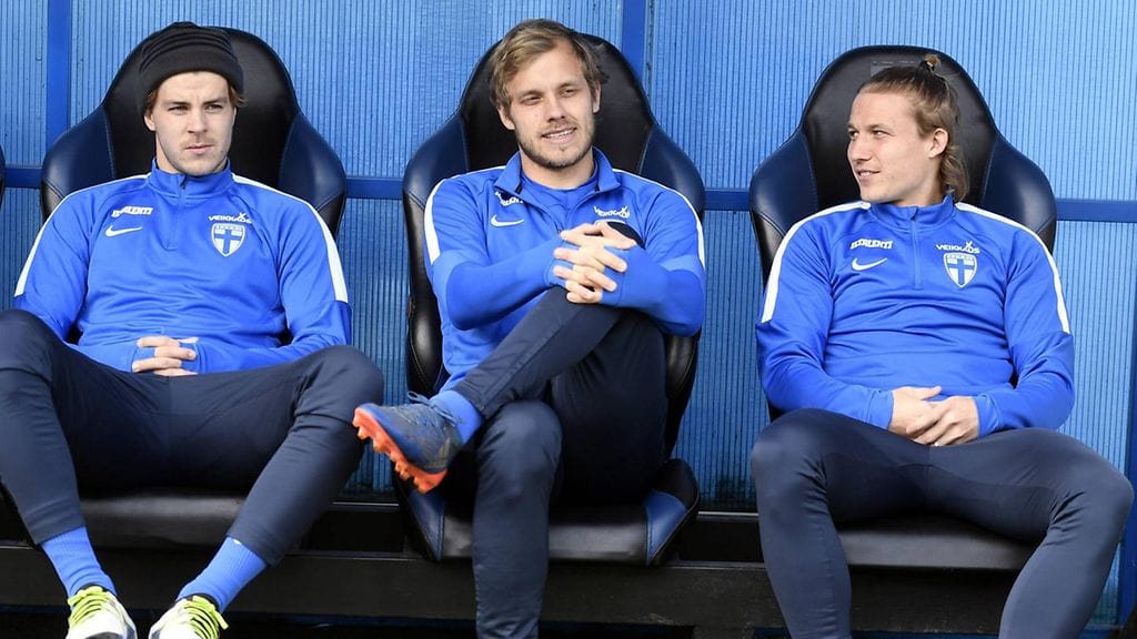 Roope Riski (vas.), Teemu Pukki ja Alexander Ring kohtaavat tänään Ukrainan