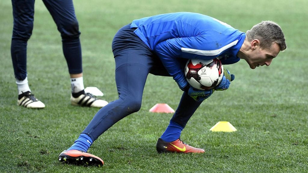 Suomen maalivahti Lukas Hradecky