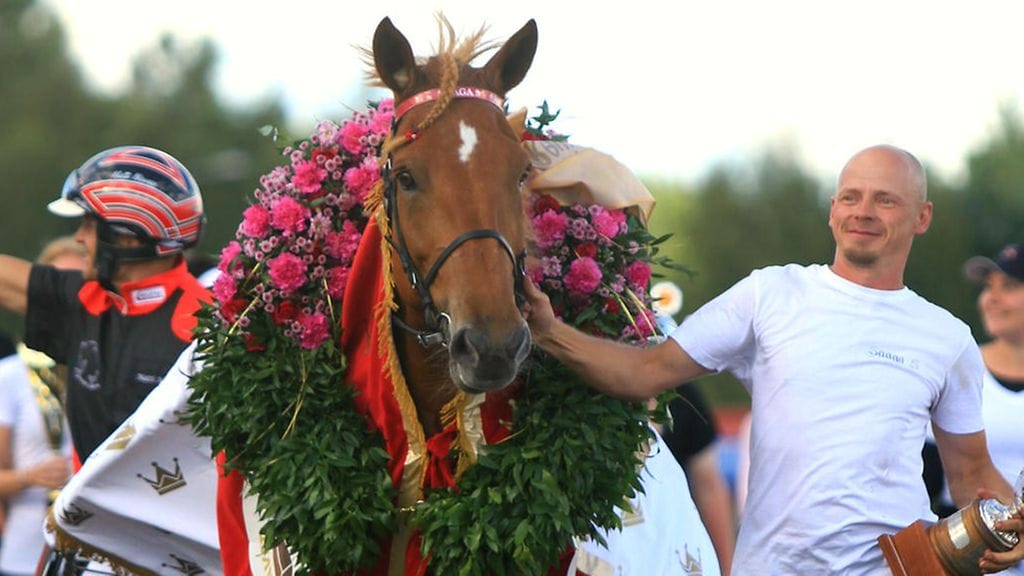 Hallitseva ravikuningatar Saaga S oli Kouvolan Toto76-kierroksen suurin yllättäjä. Voittajatammaa oli pelattu päätöskohteessa 2,59 prosentin verran.