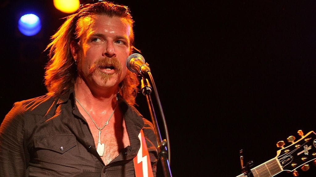 Eagles of Death Metal -yhtyeen keulamies Jesse Hughes ei päässyt Bataclanille Stingin konserttiin.