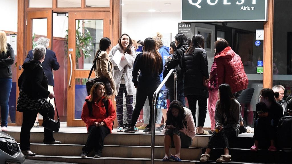 Hotellin vieraita evakuoitiin maanjäristyksen jälkeen Wellingtonissa.