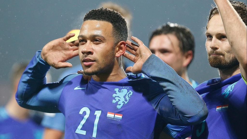 Memphis Depay lähetti kriitikoille terkkuja.
