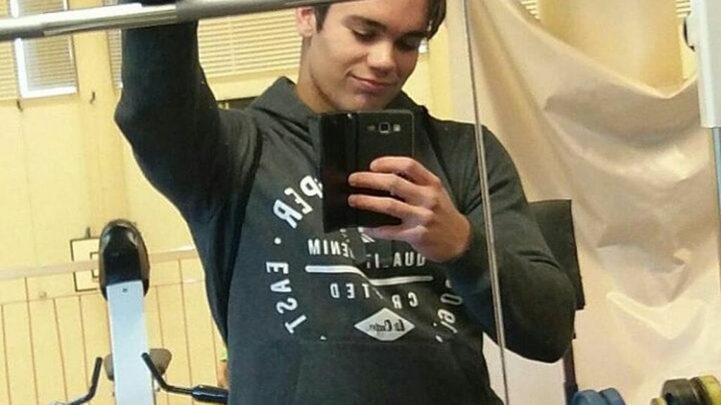 Nino Ärling ei olisi uskonut, että niin avuliaita ihmisiä vielä löytyy Suomesta. – Olin ensi kertaa liikenteessä talvikelillä. Ramppi tuli nopeasti, en osannut reagoida ja ajoin ojaan. Mies pysähtyi ja auttoi, vaikka hänellä itselläänkin oli kiire. Tuli tosi hyvä mieli.