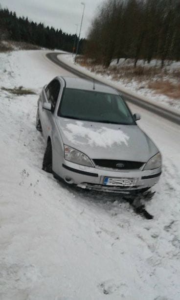 Nino Ärlingin kolariauto ojassa