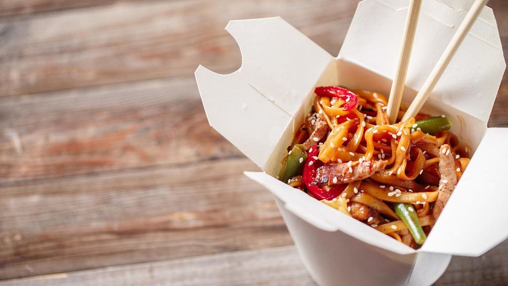 Kiinalainen noutoruoka on usein hyvin rasvaista sekä suolaista.