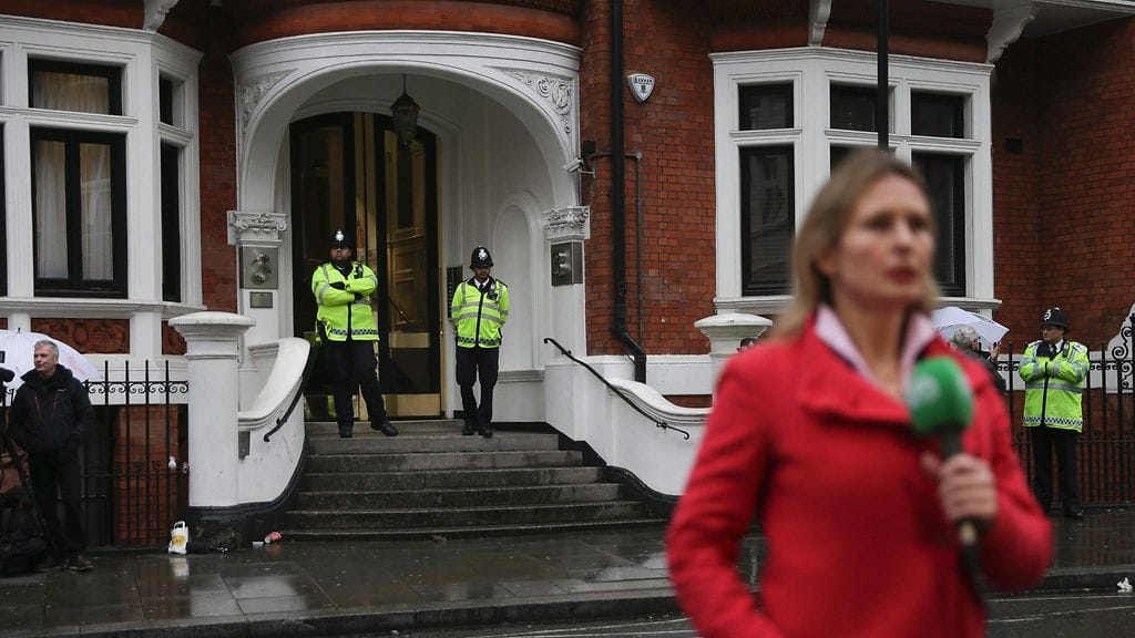 Julian Assangea kuultiin Euadorin Lontoon-lähetystössä.