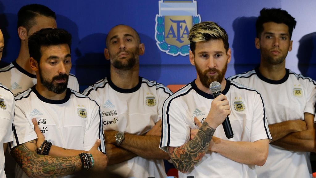 Lionel Messi ilmoitti joukkueensa kapinasta, rinnalla eturivissä seisoi Ezequiel Lavezzi
