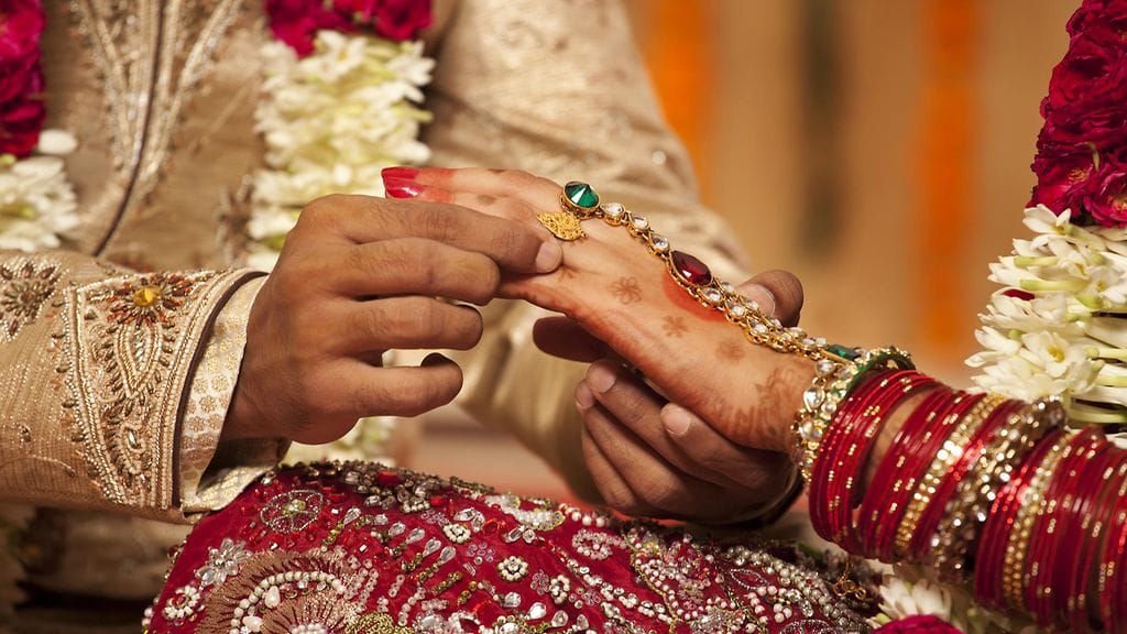 Entisen ministerin tyttären häät ovat herättäneet runsaasti keskustelua kansalaisten keskuudessa.