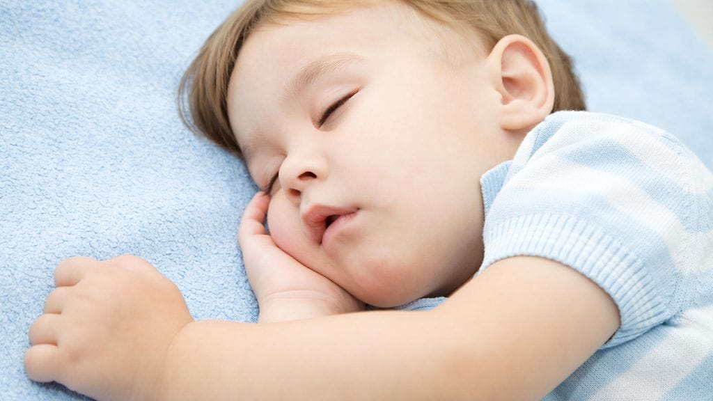 Jos kuorsaaminen muuttuu säännölliseksi, kannattaa oireista keskustella lääkärin kanssa.