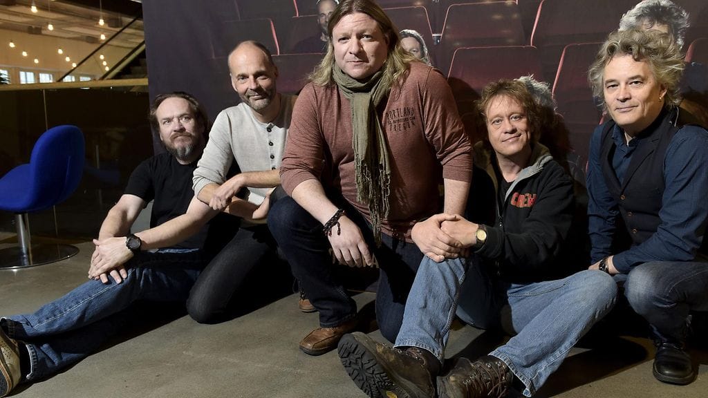 Eppu Normaali: Pantse Syrjä, Aku Syrjä, Sami Ruusukallio, Martti Syrjä ja Juha Torvinen 16.11.2016 1 Tennispalatsissa