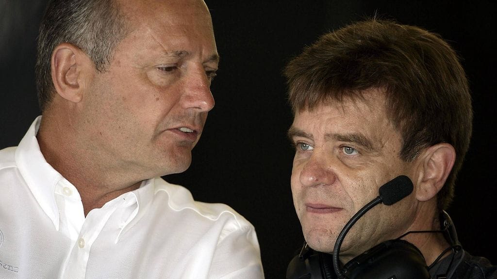 McLarenin tallipäällikkö Ron Dennis ja Aki Hintsa vuonna 2006.