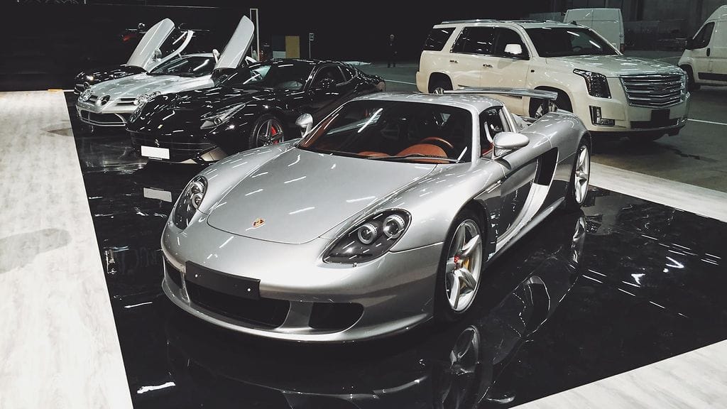 Porsche Carrera GT on esillä Auto 2016 -tapahtumassa Helsingin Messukeskuksessa.