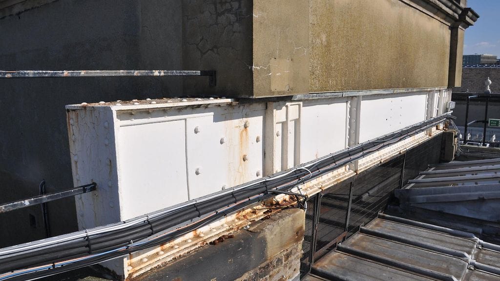 Buckingham Palace ruostuneita kattorakenteita