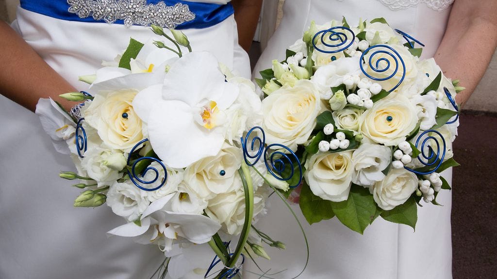 Häihin ilmestynyt yllätysvieras oli pukeutunut morsiamen kanssa samanlaiseen hääpukuun.