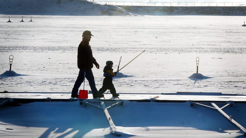 Koskettavan ilmoituksen julkaissut isä oli huolissaan, ettei pystyisi tarjoamaan pojalleen hyvää joulua. Kuvituskuva.