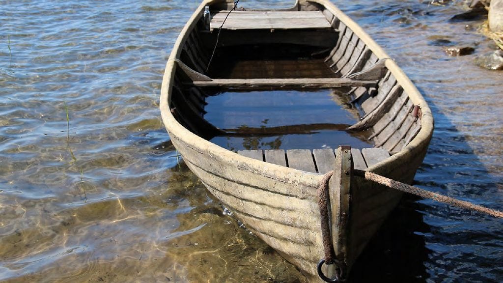 Poliisin esitutkinta-aineistossa on kuvia sarjahukuttamisista epäillyn miehen veneistä, joilla souturetkiä tehtiin. Syyttäjän mukaan soutelemaan oli lähdetty syytetyn miehen vaatimuksesta ja mies kaatoi veneen. Kuva: Poliisi