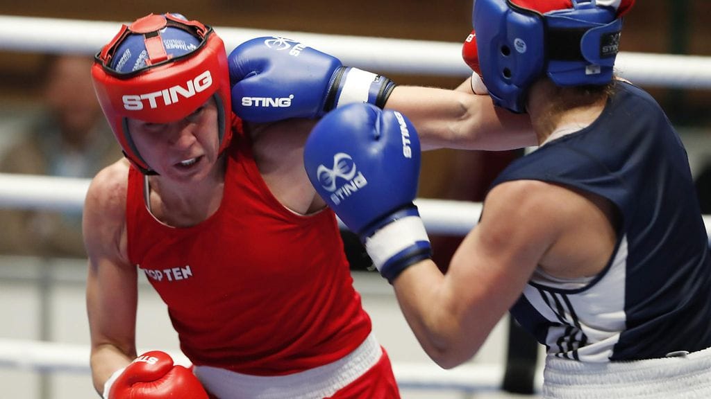 Mira Potkonen (vas.) saavutti tänä vuonna kolme arvokisamitalia.