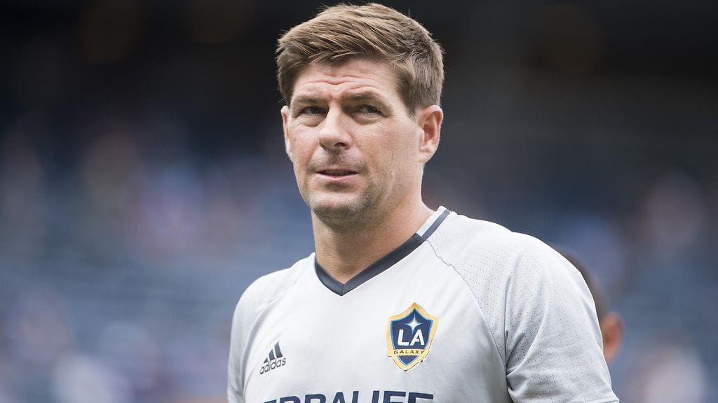 Steven Gerrard ilmoitti ripustavansa nappulakengät naulaan.