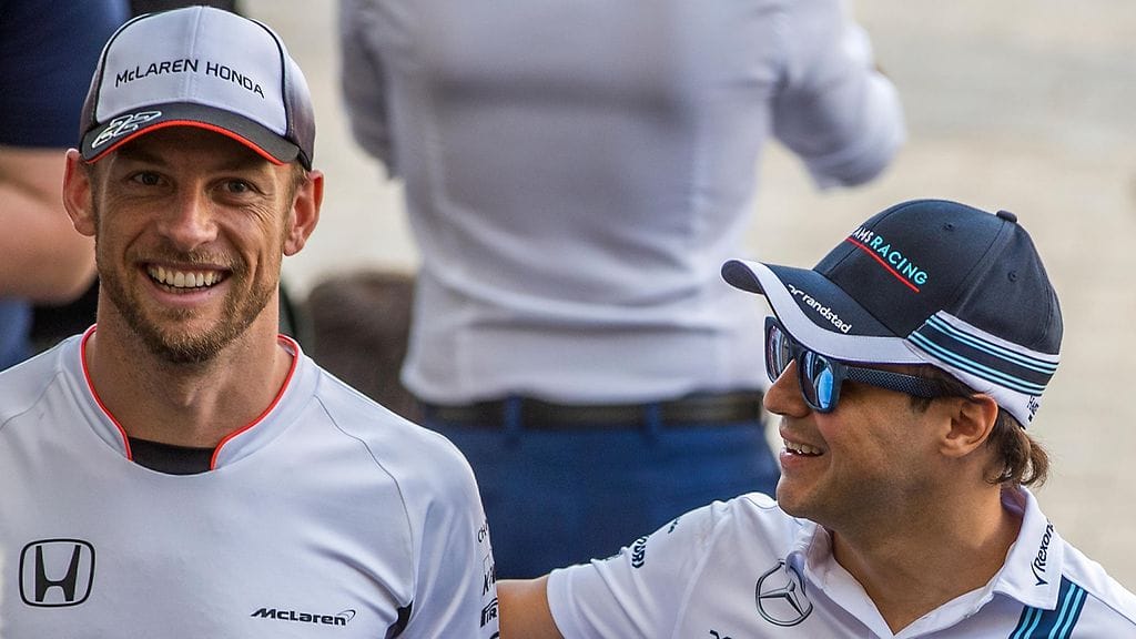 Jenson Button (vas.) ja Felipe Massa ajavat sunnuntaina näillä näkymin viimeiset F1-kisansa Abu Dhabin radalla.