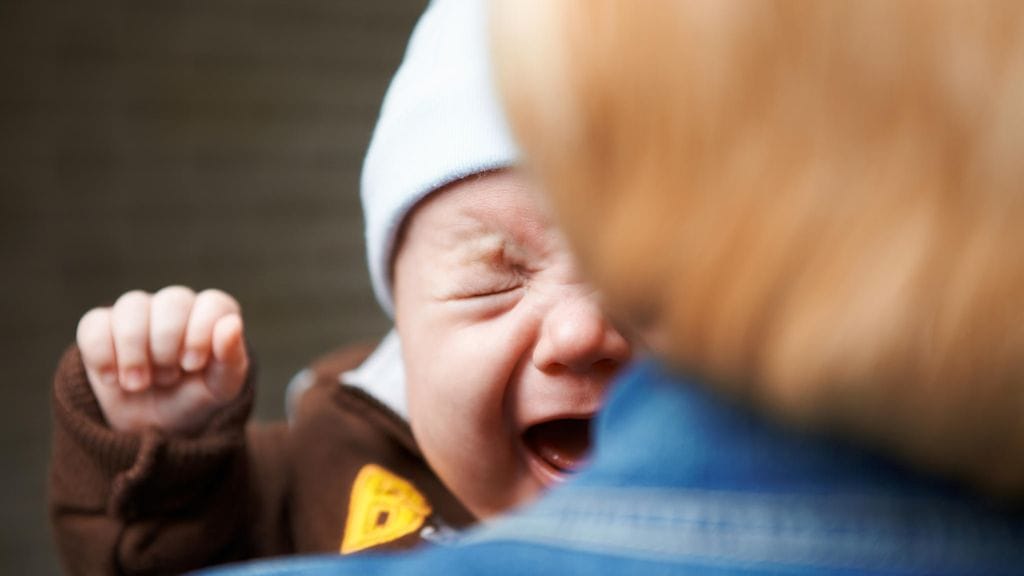 Äidin mukaan hänen pieni poikansa oli isoäitinsä kanssa ulkona, kun sivullinen päätti kuvata lapsen saaman raivokohtauksen. Kuvituskuva.