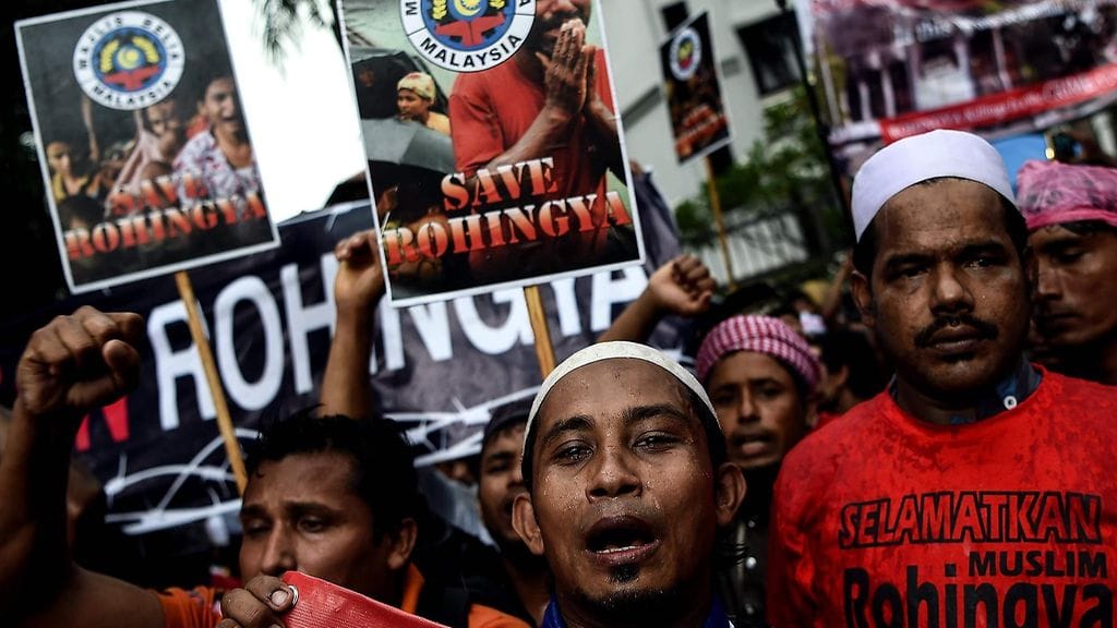 Rohingya-muslimit osoittivat mieltään vainoja vastaan Myanmarin suurlähetystön edustalla Kuala Lumpurissa tänään.