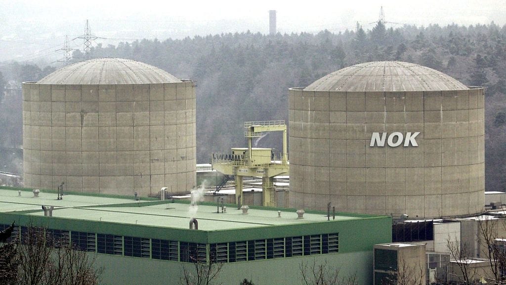 Lähellä Saksan rajaa sijaitseva Beznaun voimala on tuottanut sähköä jo 47 vuotta ja on nykyisellään maailman vanhin toimiva ydinvoimalaitos.