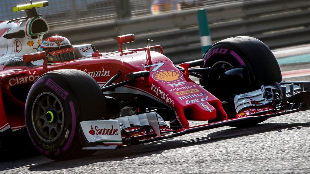 Kimi Räikkönen viime kauden autossaan.