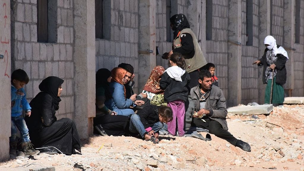 Jibreenin alueelle Aleppossa paenneita syyrialaisperheitä tänään.