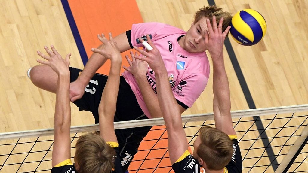 Ducksin Miro Määttänen (pinkki paita)