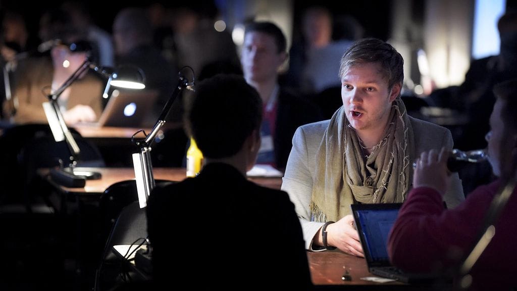 Sijoittajat tapasivat stratup-yrittäjiä speed dating -systeemillä Arctic Startup - tapahtumassa Kaapelitehtaalla 26. toukokuuta 2015.