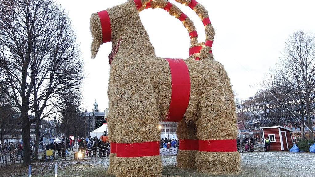 Tältä Gävlen olkipukki näytti, ennen kuin se poltettiin poroksi.