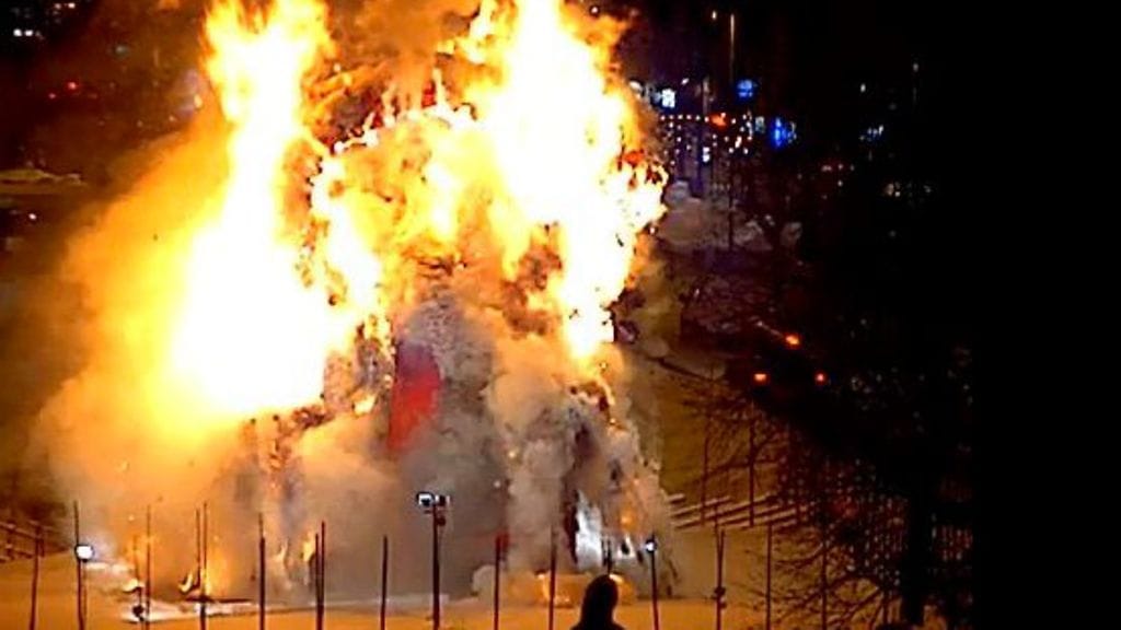 Gävlen olkipukki palaa vuonna 2012