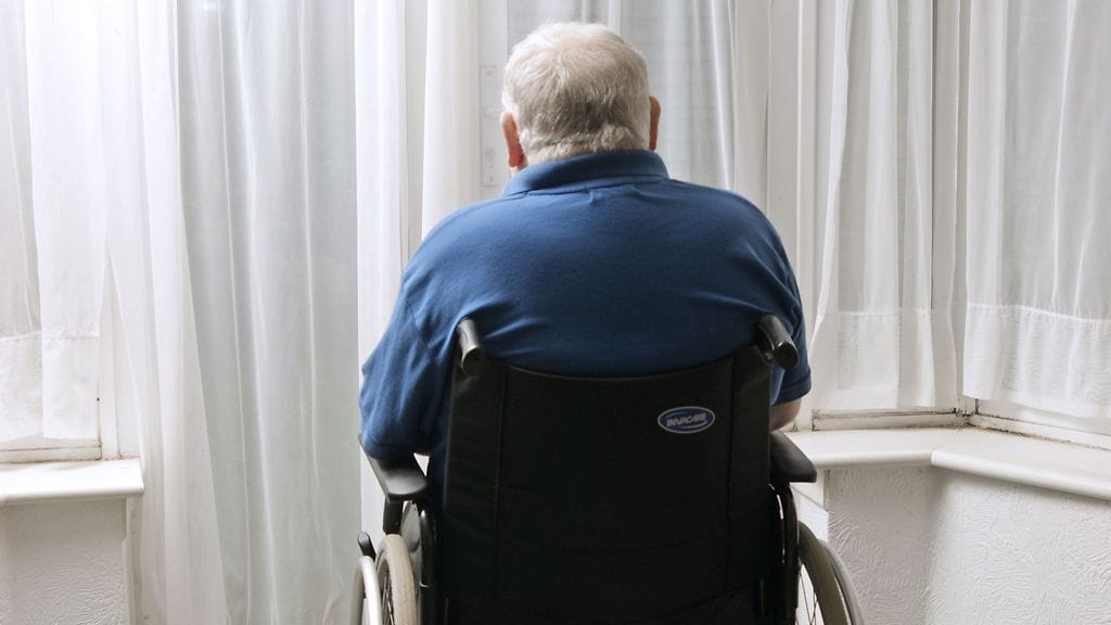 Masennus ja ahdistuneisuus ovat yleisiä oireita pitkälle edenneessä Alzheimerin taudissa. Kuvituskuva.