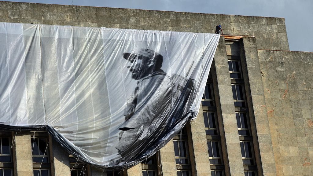 Kuvituskuva. Kuvassa Kuuban entisen presidentin Fidel Castron hautajaisiin liittyvä kuva.
