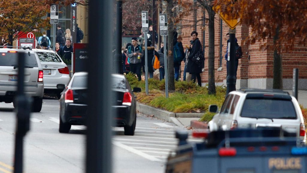 Ohio State yliopiston kampusalueella mies hyökkäsi ihmisten kimppuun autolla ja veitsellä 28.11.2016.
