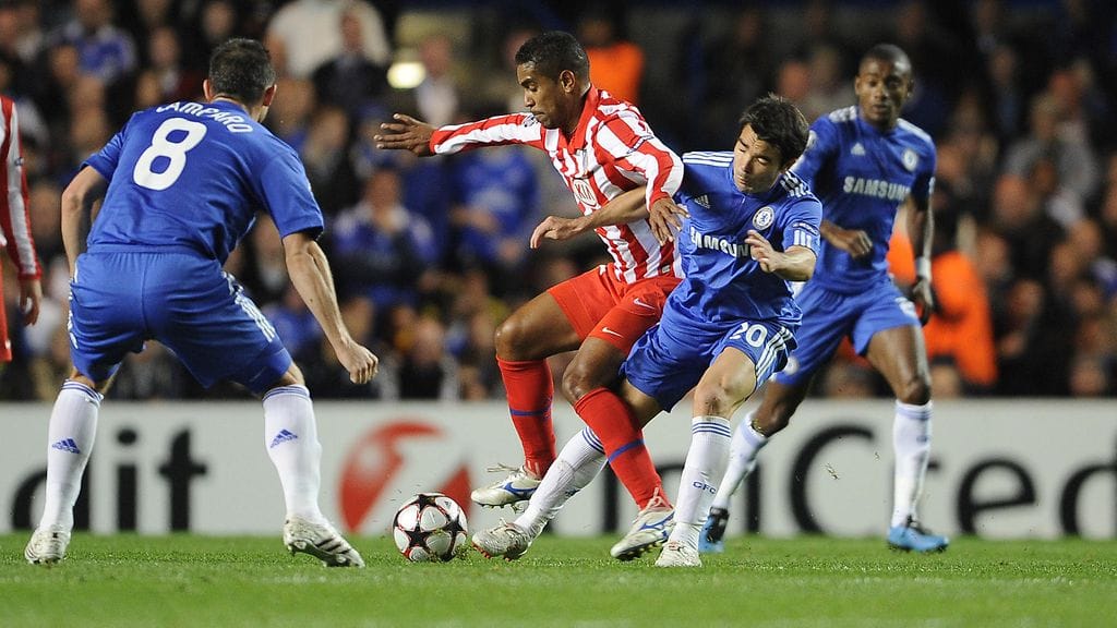 Cleber Santana (kesk.) Atletico-paidassa kaudella 2009-2010.