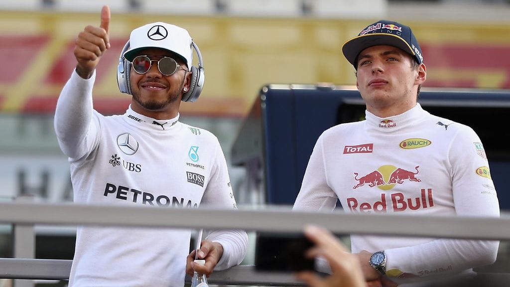 Lewis Hamilton ja Max Verstappen tehtailivat ennätyksiä.