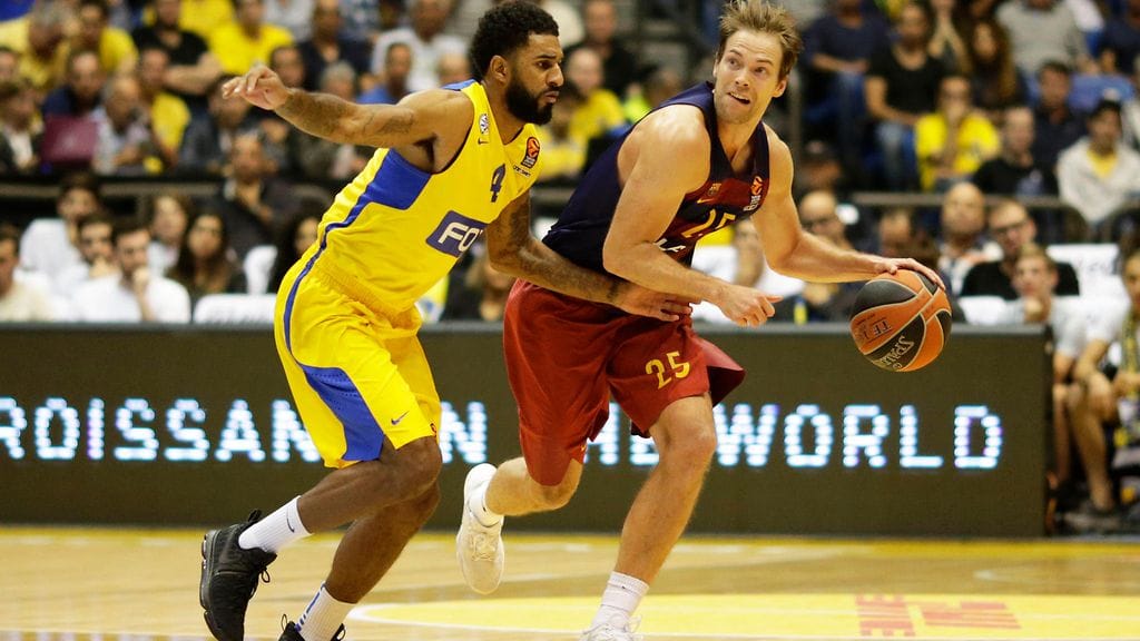 Petteri Koponen (oik.) Barcelonan paidassa.