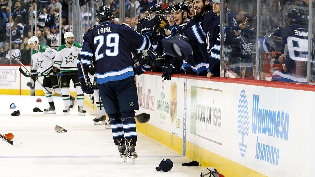 Patrik Laine on lennättänyt lakit jäälle kahdesti Jetsin kotiotteluissa tällä kaudella.
