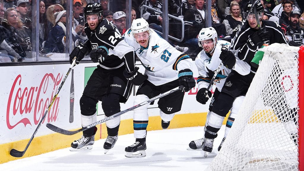 Joonas Donskoi taisteli kiekosta Los Angelesia vastaan.