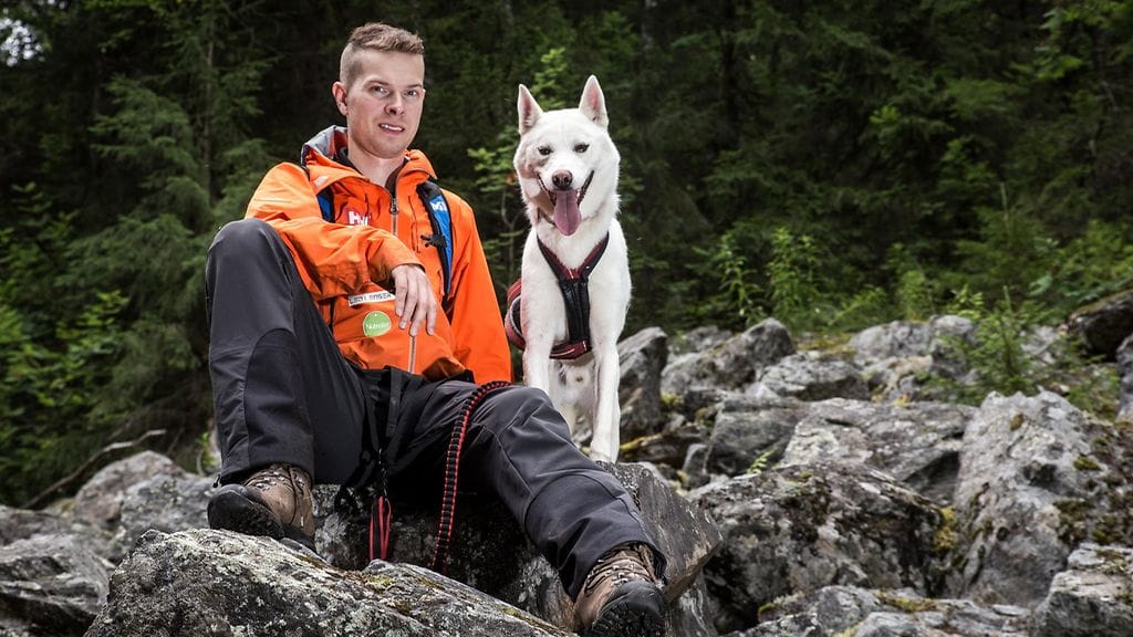 Suomen valjakkourheilijoiden puheenjohtaja Juha Romppanen haastaa reissussa itsensä ja vetokoirat.