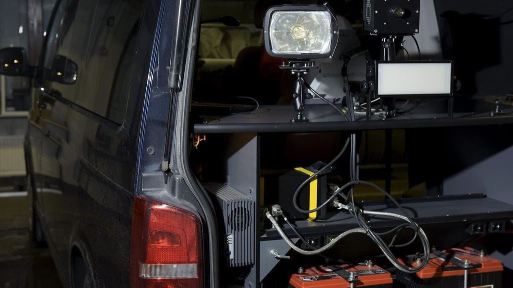 Automaattisella valvontalaitteistolla varustettu poliisiauto.