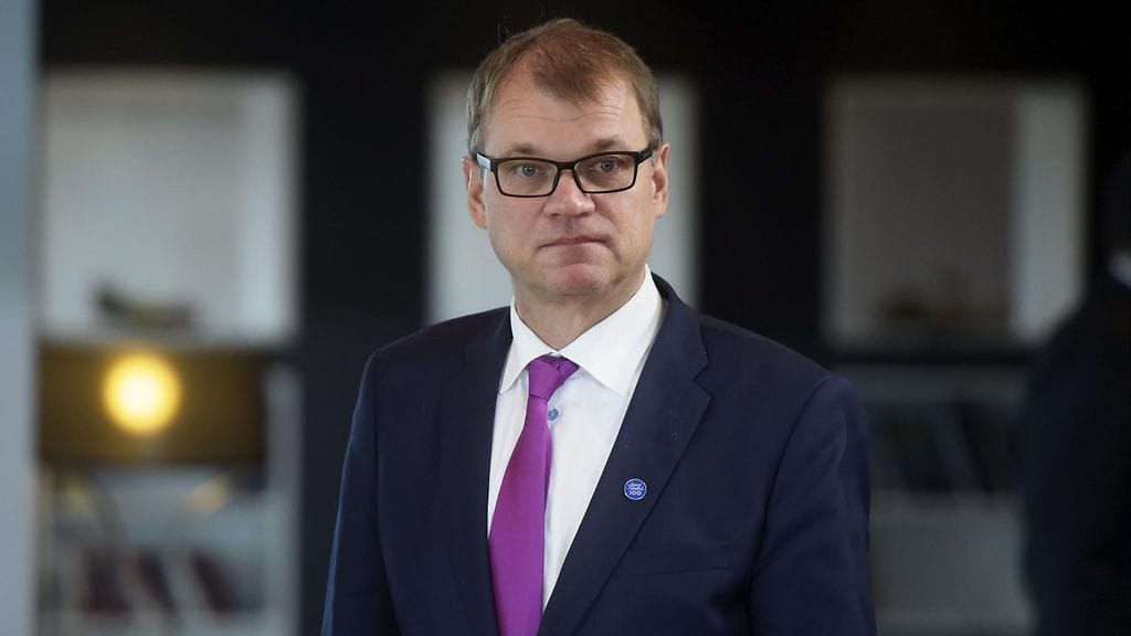 Pääministeri Juha Sipilä (kesk.) kertoo uudenvuodentervehdyksessään ymmärtävänsä hyvin, että moni suomalainen on huolissaan maailman tapahtumista.