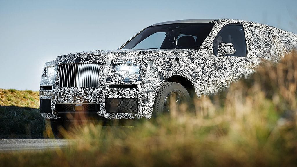 Rolls-Royce julkaisi aiemmin muun muassa tämän kuvan naamioidusta Cullinanista. Silloin ei kuitenkaan ollut täyttä varmuutta, onko auto todella menossa tuotantoon.