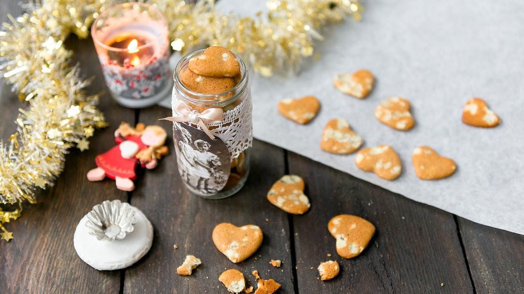 Homejuusto ja piparit ovat klassinen makupari. Kokeile kotona Hellapoliisin homejuustopiparkakkuja!